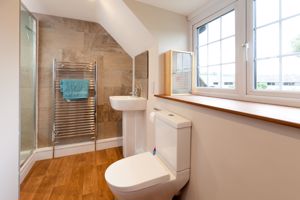 Ensuite- click for photo gallery